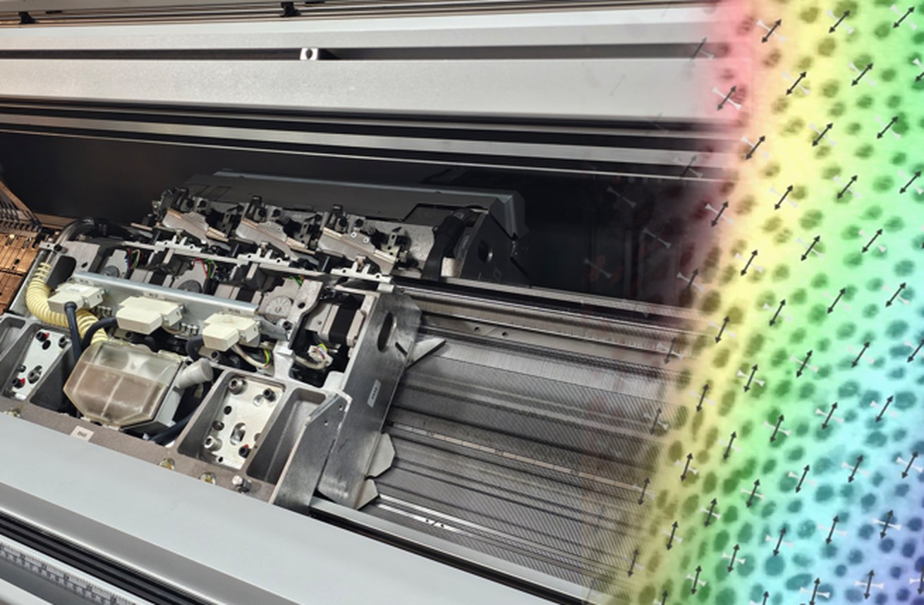 Flat-bed knitting machine with digital image correlation (DIC) strain map